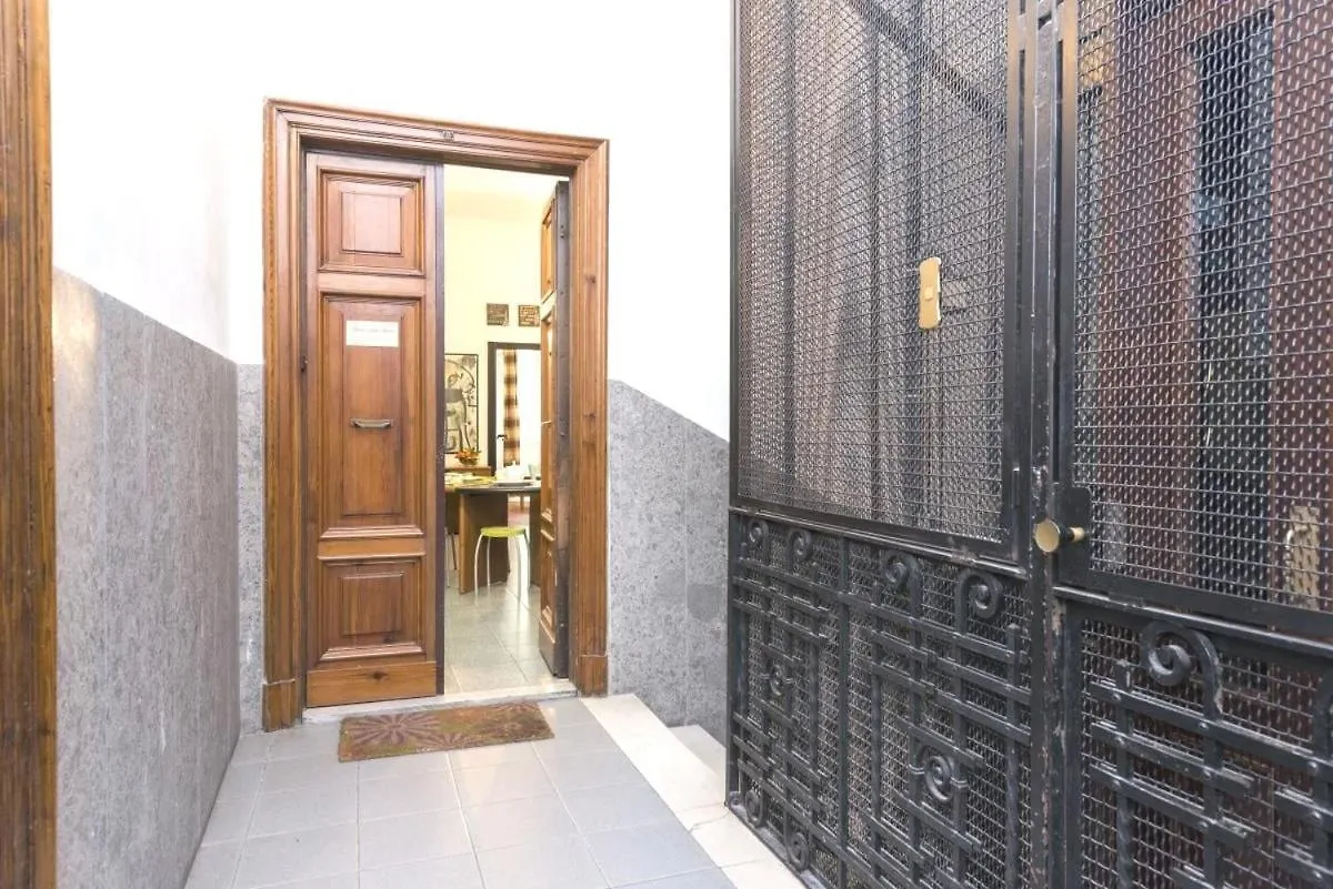 Silenzioso, Grande, Comodo Alloggio A Trastevere Rom 0*,