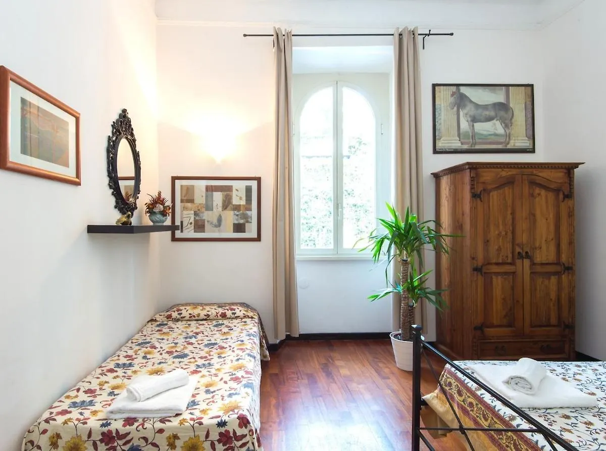 Silenzioso, Grande, Comodo Alloggio A Trastevere Rom
